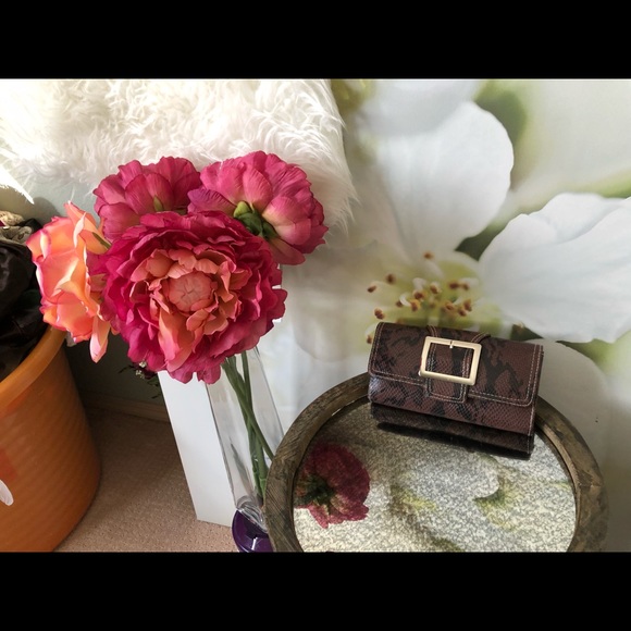 NWOT/ Pretty  brown color wallet with many slots. - Picture 4 of 8